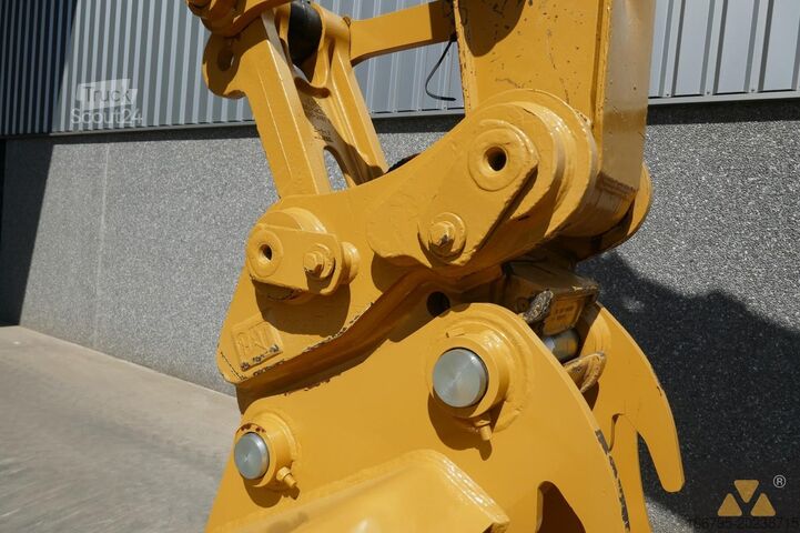 Paletli ekskavatör Caterpillar 320FL