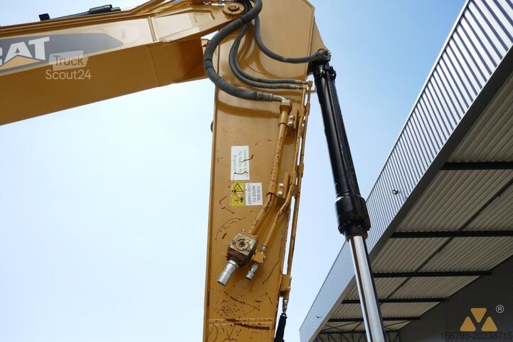Paletli ekskavatör Caterpillar 320FL