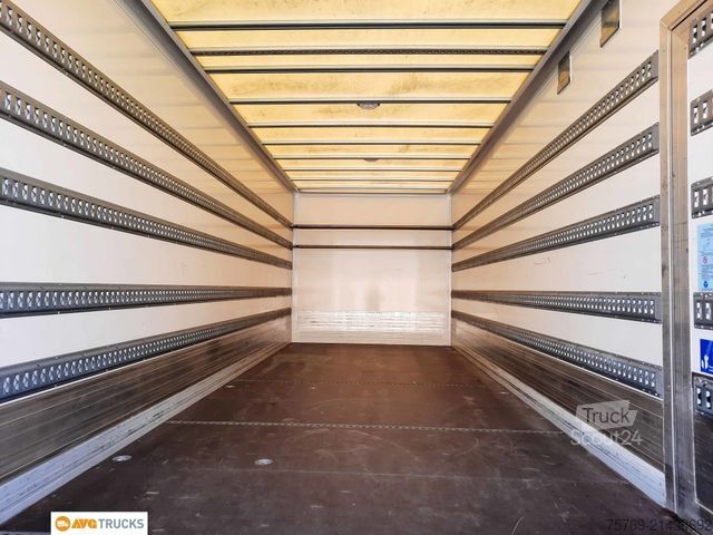 شاحنة صندوقية MERCEDES-BENZ 1524 L Koffer 7,35 m mit Tür + LBW 2t