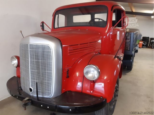 Tovornjak s ploščadjo MERCEDES-BENZ LP311 Oldtimer Pritsche