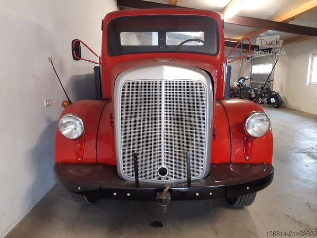 Tovornjak s ploščadjo MERCEDES-BENZ LP311 Oldtimer Pritsche