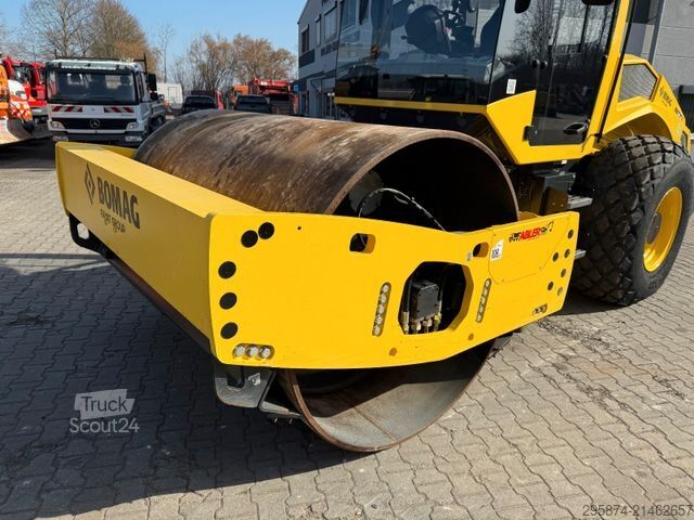 Μονότυμπανο οδοστρωτήρας BOMAG BW213 D-5 Walzenzug NEWUERTIG 390h