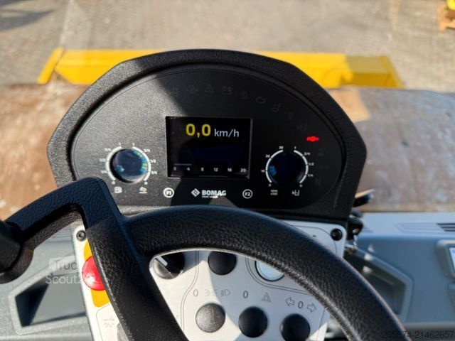 Μονότυμπανο οδοστρωτήρας BOMAG BW213 D-5 Walzenzug NEWUERTIG 390h