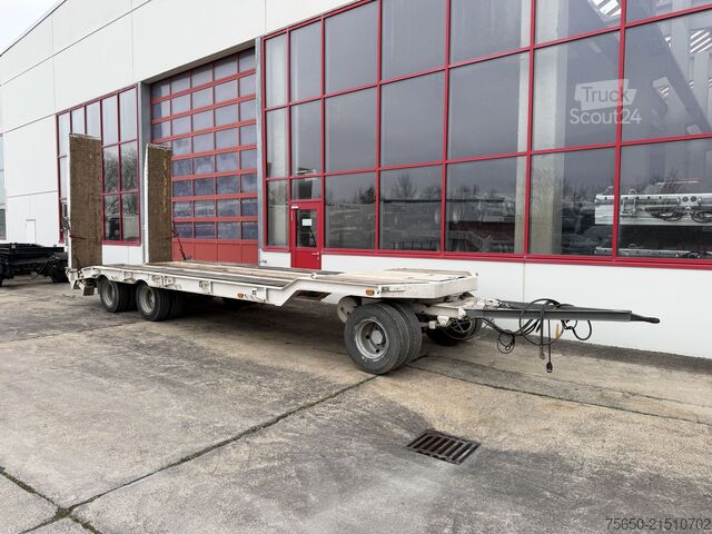 Lavtloader trailer Müller Mitteltal T3  3 Achs Tiefladeranhänger