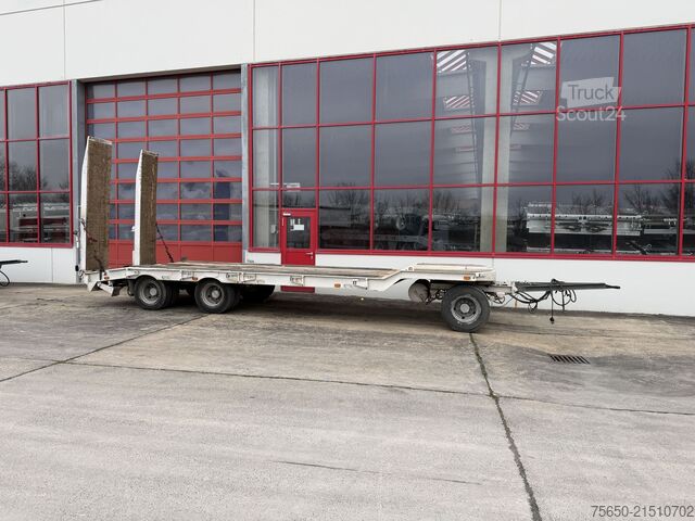 Lavtloader trailer Müller Mitteltal T3  3 Achs Tiefladeranhänger