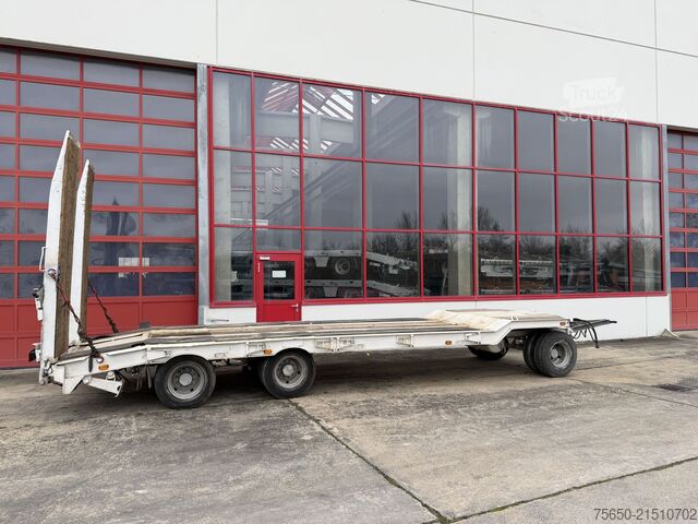 Lavtloader trailer Müller Mitteltal T3  3 Achs Tiefladeranhänger