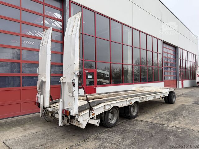 Lavtloader trailer Müller Mitteltal T3  3 Achs Tiefladeranhänger