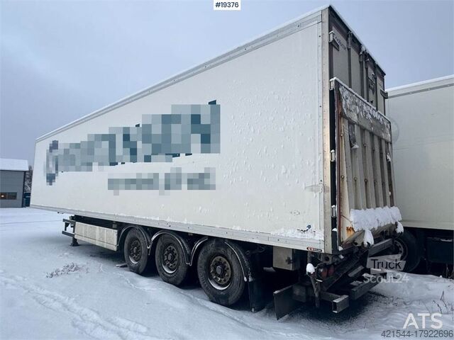 Jäähdytetyt/pakastetut kuljetukset System trailer closed semi w/ Thermo king unit and