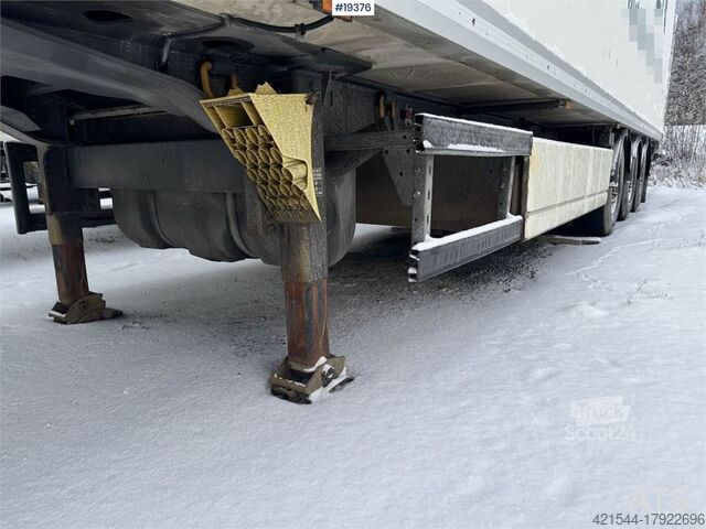 Jäähdytetyt/pakastetut kuljetukset System trailer closed semi w/ Thermo king unit and