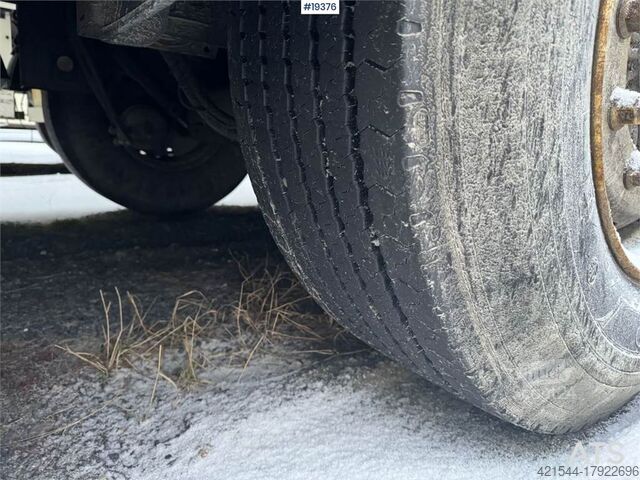 Jäähdytetyt/pakastetut kuljetukset System trailer closed semi w/ Thermo king unit and