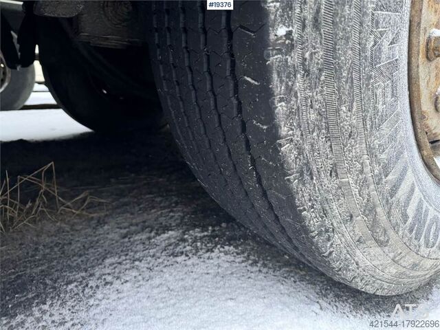 Jäähdytetyt/pakastetut kuljetukset System trailer closed semi w/ Thermo king unit and