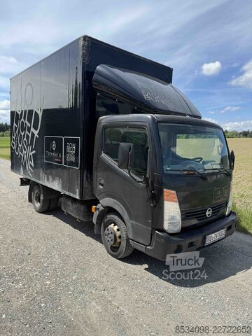 Dobozos furgon Nissan Cabstar F241