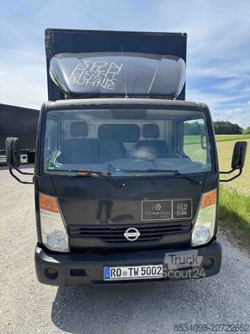 Dobozos furgon Nissan Cabstar F241