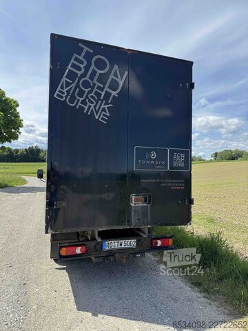 Dobozos furgon Nissan Cabstar F241