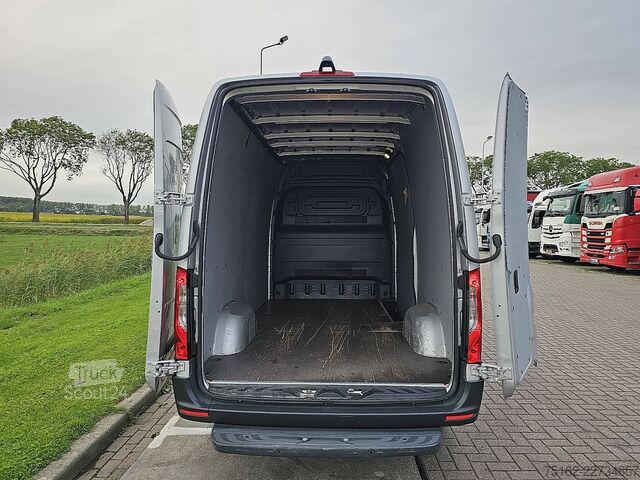 Bestelauto MERCEDES-BENZ SPRINTER 317 L2H2 Automaat Mbux