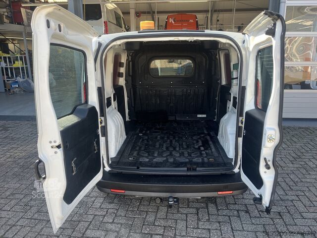 Korkeakattoinen farmari Opel Combo 1.4 CNG L1H1 ecoFLEX Motor Defect  Airco ...