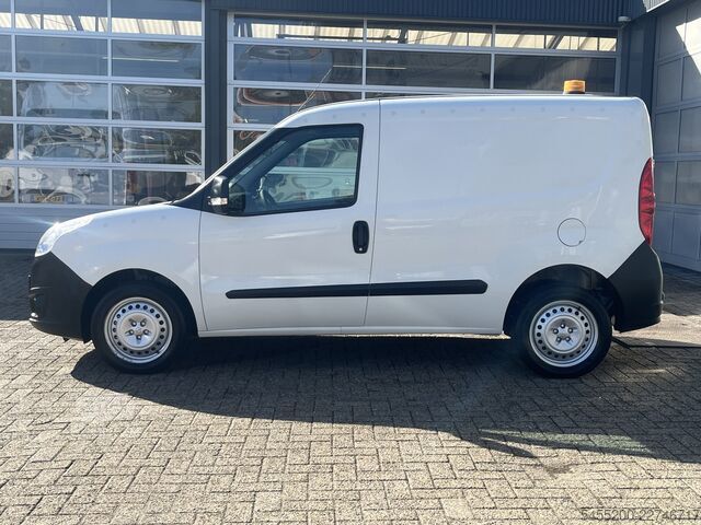 Korkeakattoinen farmari Opel Combo 1.4 CNG L1H1 ecoFLEX Motor Defect  Airco ...