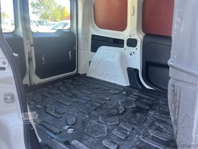 Korkeakattoinen farmari Opel Combo 1.4 CNG L1H1 ecoFLEX Motor Defect  Airco ...