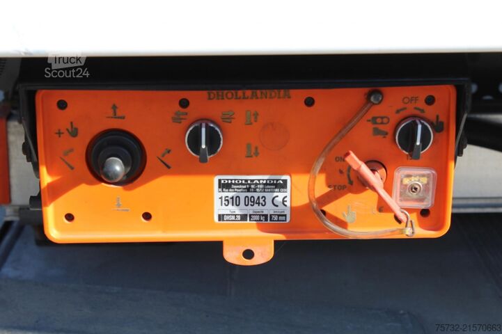 Box truck Mercedes-Benz Antos 1833 E6 Koffer 8,4m   LBW 2t   Klima