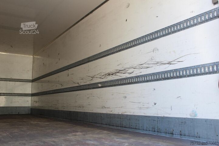 Box truck Mercedes-Benz Antos 1833 E6 Koffer 8,4m   LBW 2t   Klima