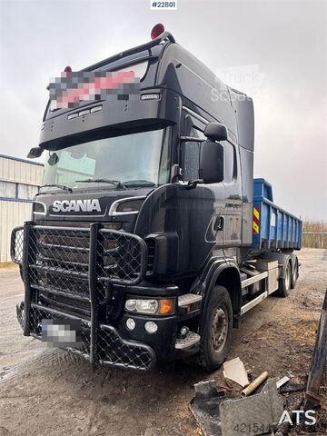 Sistema a braccio con gancio Scania R620 6x2 hooklift truck with Joab hook.