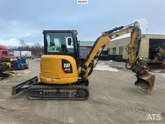 Miniescavatore CAT 303.5ECR excavator w/ 2 buckets and tiltrotator –