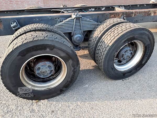 Podwozie z kabiną VOLVO F 12 6*4 STEEL SUSPENSION