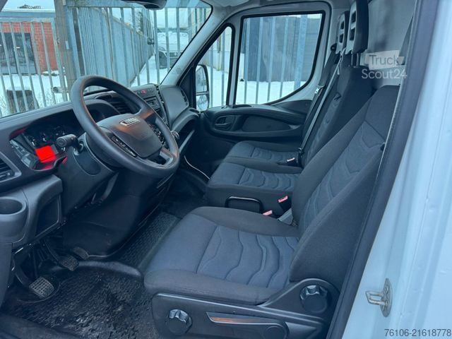 شاحنة صندوقية IVECO Daily 35S16 Koffer mit Ladebordwand *Klima-aut.*