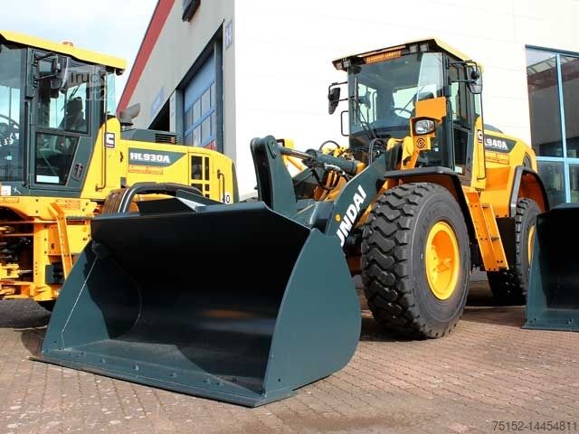 Kolesni nakladalnik Hyundai HL 940 A  inkl. Hydr. Schnellwechsler & Erdschaufel  Neu