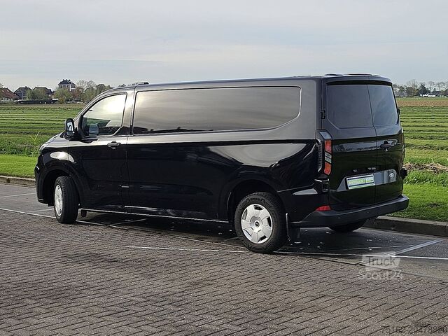 Kombi s vysokou strechou FORD TRANSIT CUSTOM 2.0 L2H1 Navi LED!