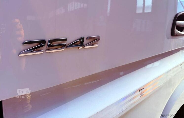 φορτηγό εναλλασσόμενου αμαξώματος Mercedes-Benz Actros 2542