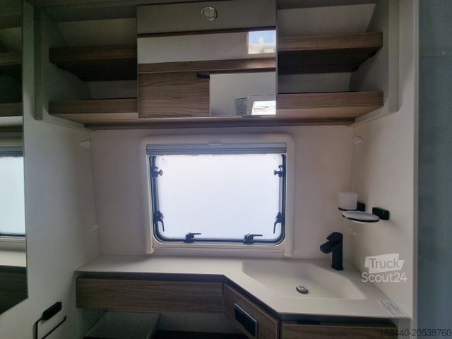 Caravane DETHLEFFS Nomad 490 EST Modell 25 Einzelbetten mit Heckbad