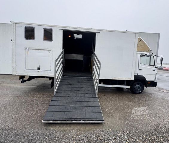 Viehtransporter MERCEDES-BENZ 814 4x2 5 Pferde 3 Sitzer H-Kennzeichen TÜV NEU