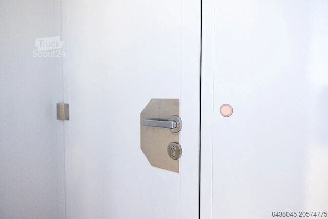 Gradbena prikolica/kontejner GL4200 z izplakovalnim WC-jem, avtonomna, Global Fliegenschmiedt Schaftwagen/werfkeet GL4200 met spoeltoilet Aut... Global Fliegenschmiedt