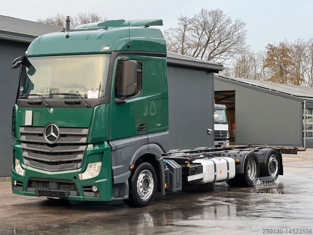 Mercedes-Benz Actros 2542 MP4 E6 6×2 Standard / BDF chassis truck for sale  Poland Kraków, GZ34374