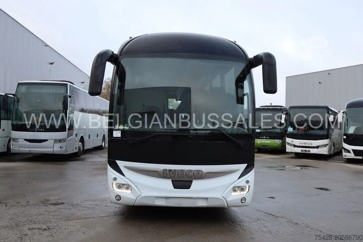 Edző Iveco Magelys Pro / 12.8m / Euro 6 / Full option