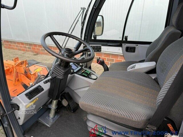 Barredora de calzadas Multicar Tremo X56 Winterdienst Streuer + Besen NUR 9TKM