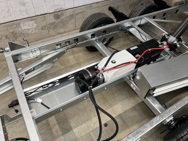 Самосвал EDUARD 3318-4-3O3-2763-P BWE Dreiseitenkipper