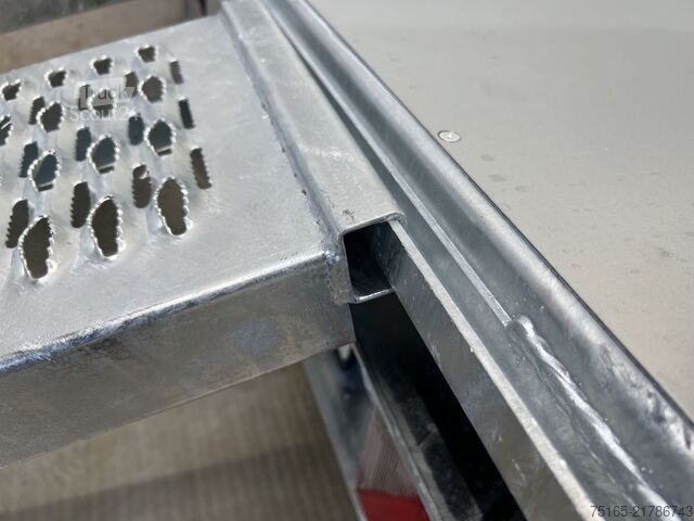 Самосвал EDUARD 3318-4-3O3-2763-P BWE Dreiseitenkipper