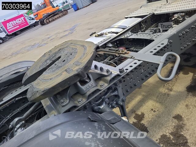 Standard tractor Mercedes Actros 1943 4X2 BigSpace Euro6