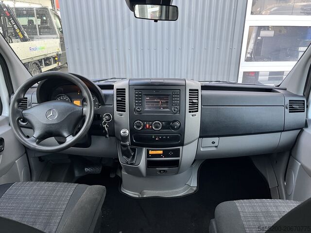 Nosturilla varustettu lavakuorma-auto Mercedes-Benz Sprinter 514 CDI 366 Hiab Laadkraan 018T Trekha...