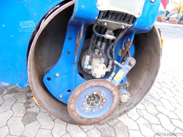 Tandemrol Hamm HD 13 VV mit Splittstreuer