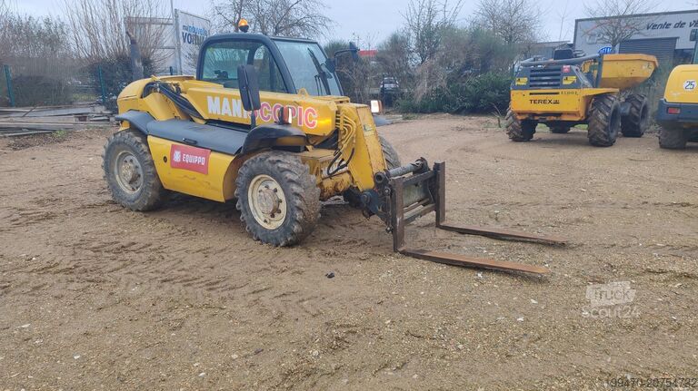 Teleskooppinen käsittelijä Manitou MT523