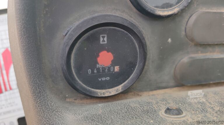 Teleskooppinen käsittelijä Manitou MT523