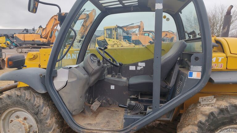 Teleskooppinen käsittelijä Manitou MT523