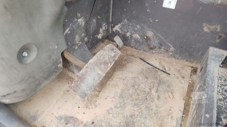 Teleskooppinen käsittelijä Manitou MT523