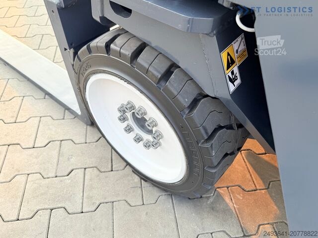 4-stranski viličar Combilift C4000CB TRIPLEX 5200MM FREE-LIFT TOP 1