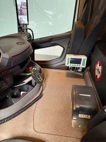 Transport de conteneurs (chariot élévateur) DAF XD 450 FAN FAssi F235A.2.23 E-Dynamic + TAM T20...