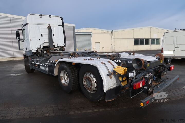 Camión portacontenedores de gancho Mercedes-Benz Actros 2551 6x2 Nachlauflenkachse