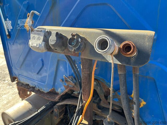Trator standard Mercedes-Benz Unimog U130 4x4